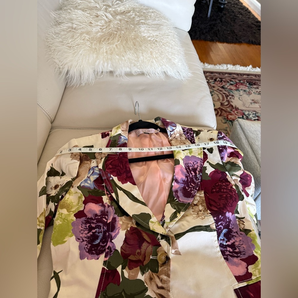 R.E.D Valentino Cream Floral Blazer with Berry and Purple Blooms - Picture 10 of 12